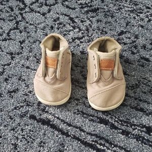 Tom's infant shoes